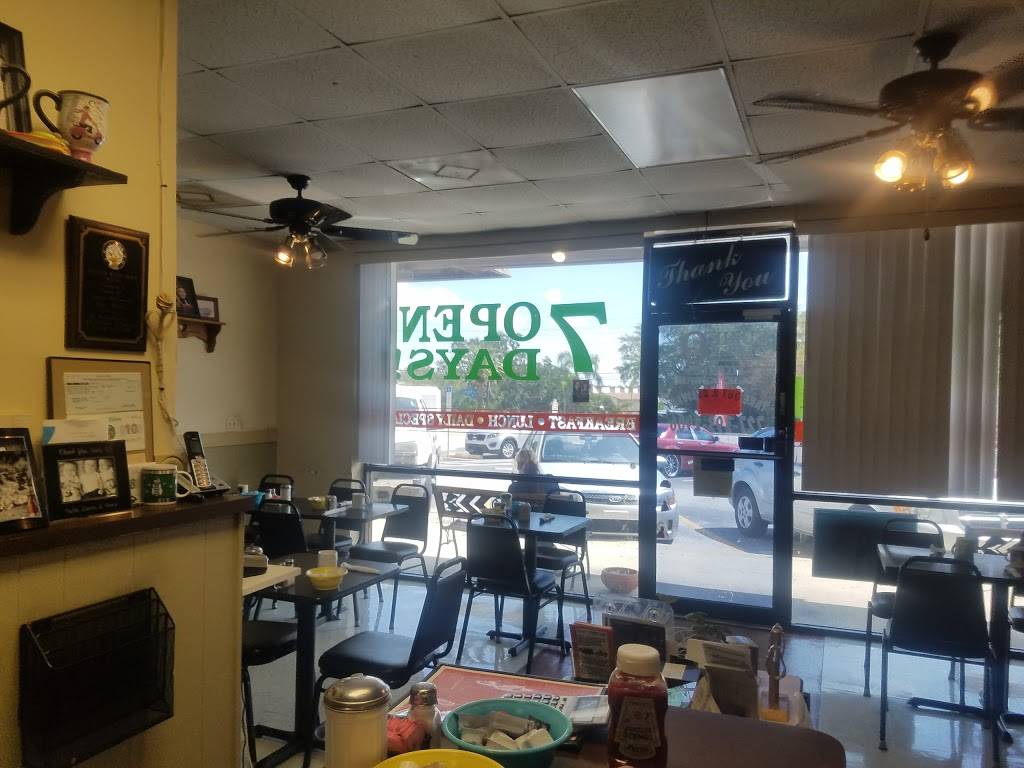 Suzie Qs Diner | restaurant | 9124 Seminole Blvd, Seminole, FL 33772, USA | 7273932906 OR +1 727-393-2906