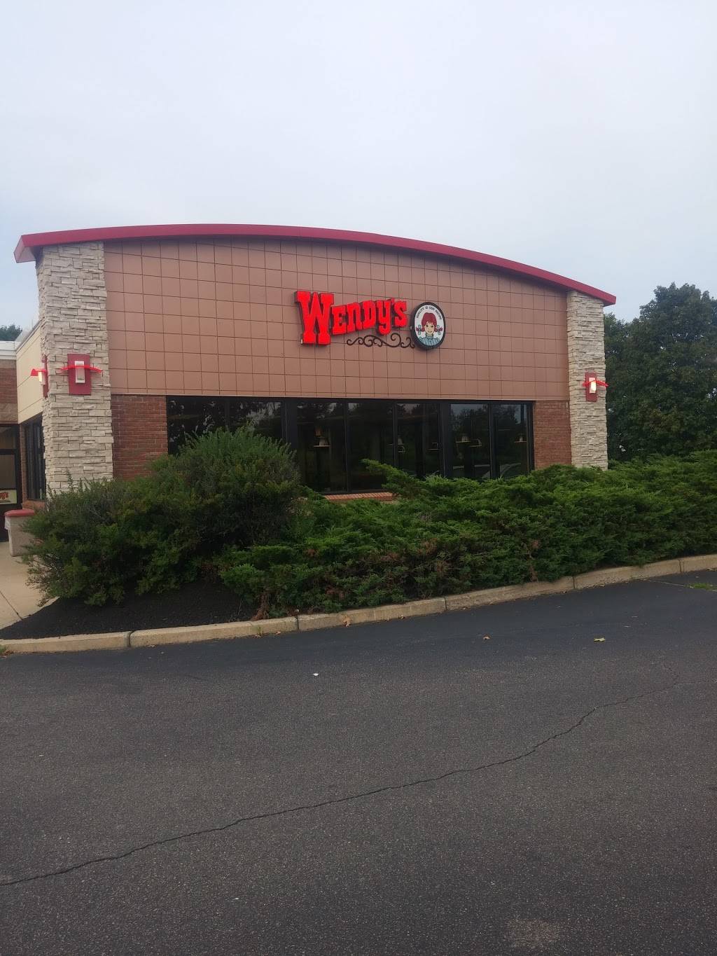 Wendys | restaurant | 1340 Main St, Sanford, ME 04073, USA | 2074905975 OR +1 207-490-5975