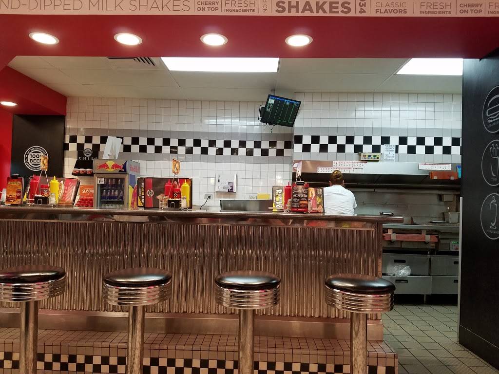 Steak n Shake | restaurant | 2100 N Richmond Rd, McHenry, IL 60050, USA | 8157599885 OR +1 815-759-9885
