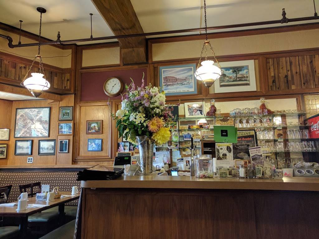 Bread Basket Restaurant | restaurant | 131 Park Ave, Barrington, IL 60010, USA | 8473823099 OR +1 847-382-3099