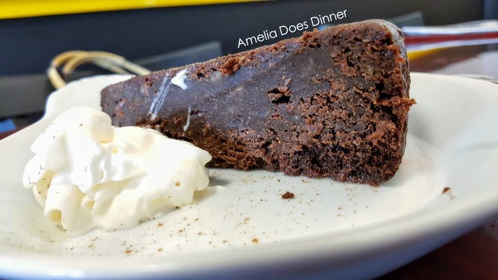 Vivene’s Island Cuisine | restaurant | 2025 Uppermiddle Rd #26, Burlington, ON L7P 4K1, Canada | 9053310777 OR +1 905-331-0777