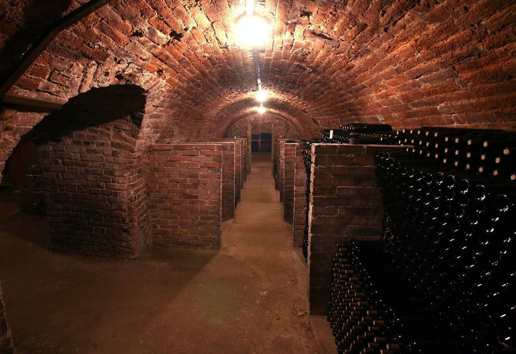 The WineSellar & Brasserie | restaurant | 9550 Waples St #115, San Diego, CA 92121, USA | 8584509557 OR +1 858-450-9557