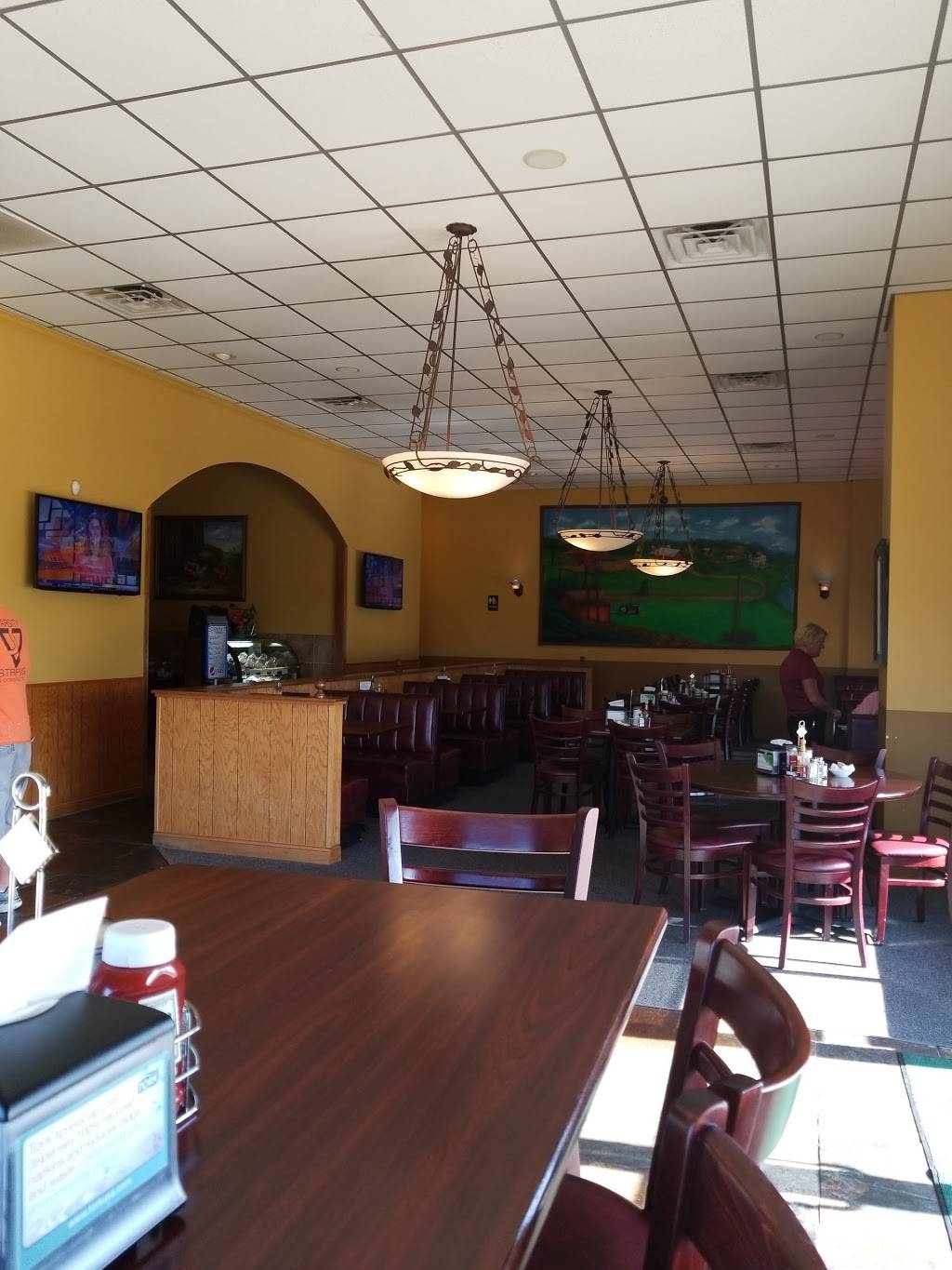 Mahomet Family Restaurant | restaurant | 1002 Commercial Dr, Mahomet, IL 61853, USA | 2175862700 OR +1 217-586-2700