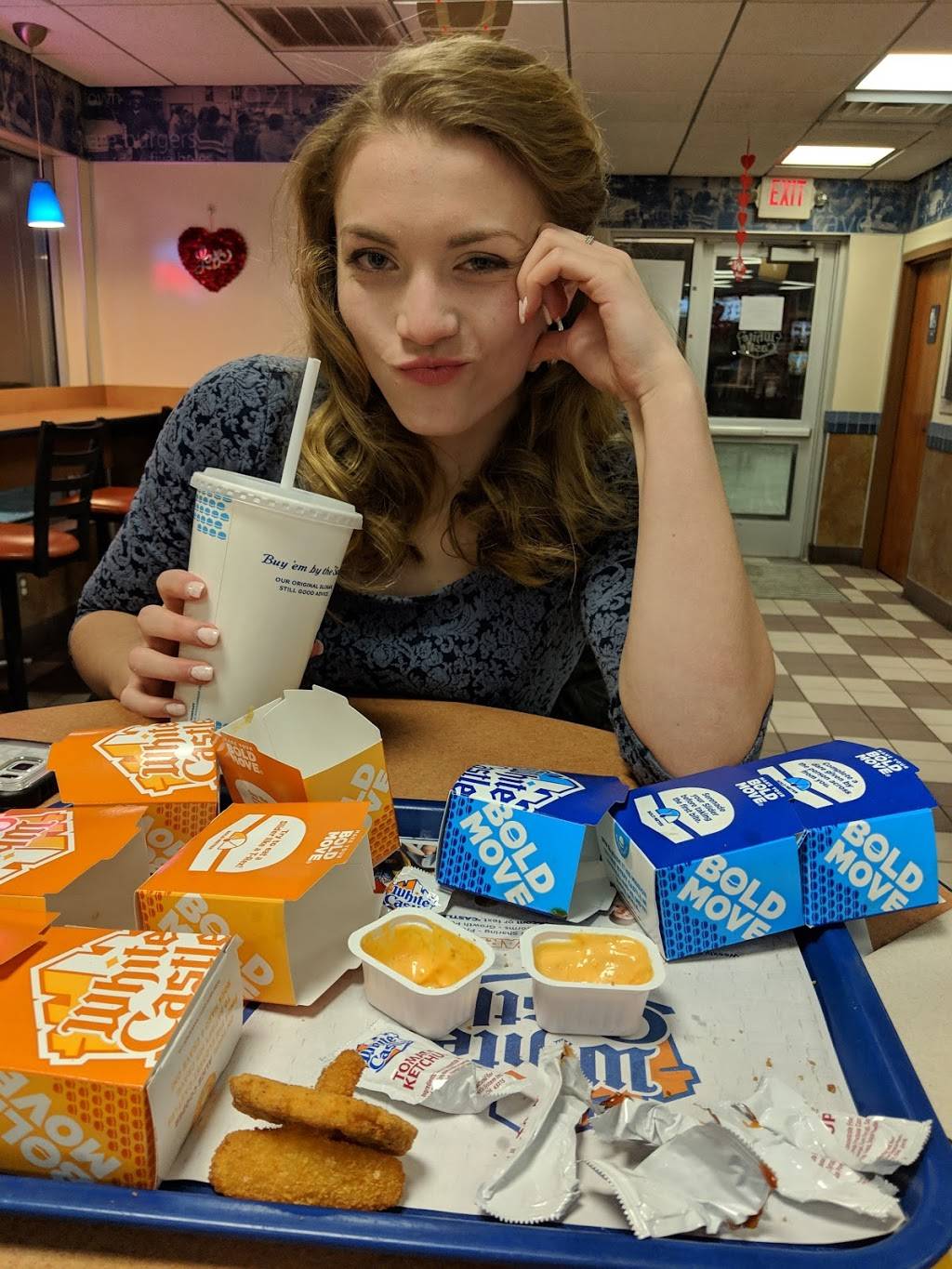 White Castle | restaurant | 20295 Hall Rd, Macomb, MI 48044, USA | 5862282376 OR +1 586-228-2376