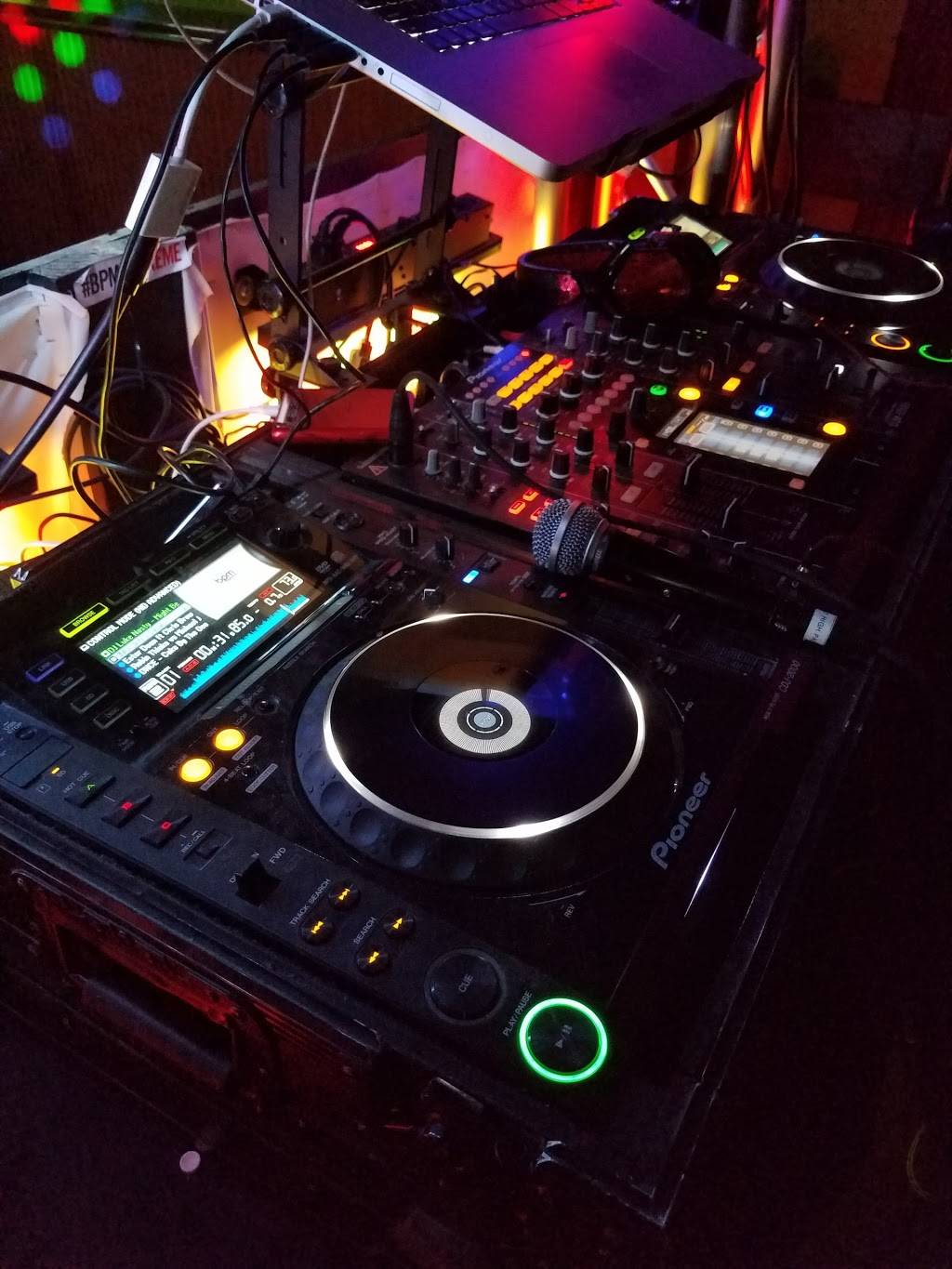 Sneaky Petes | restaurant | 3152 Lighthouse Dr, Fairfield, OH 45014, USA | 5138602221 OR +1 513-860-2221