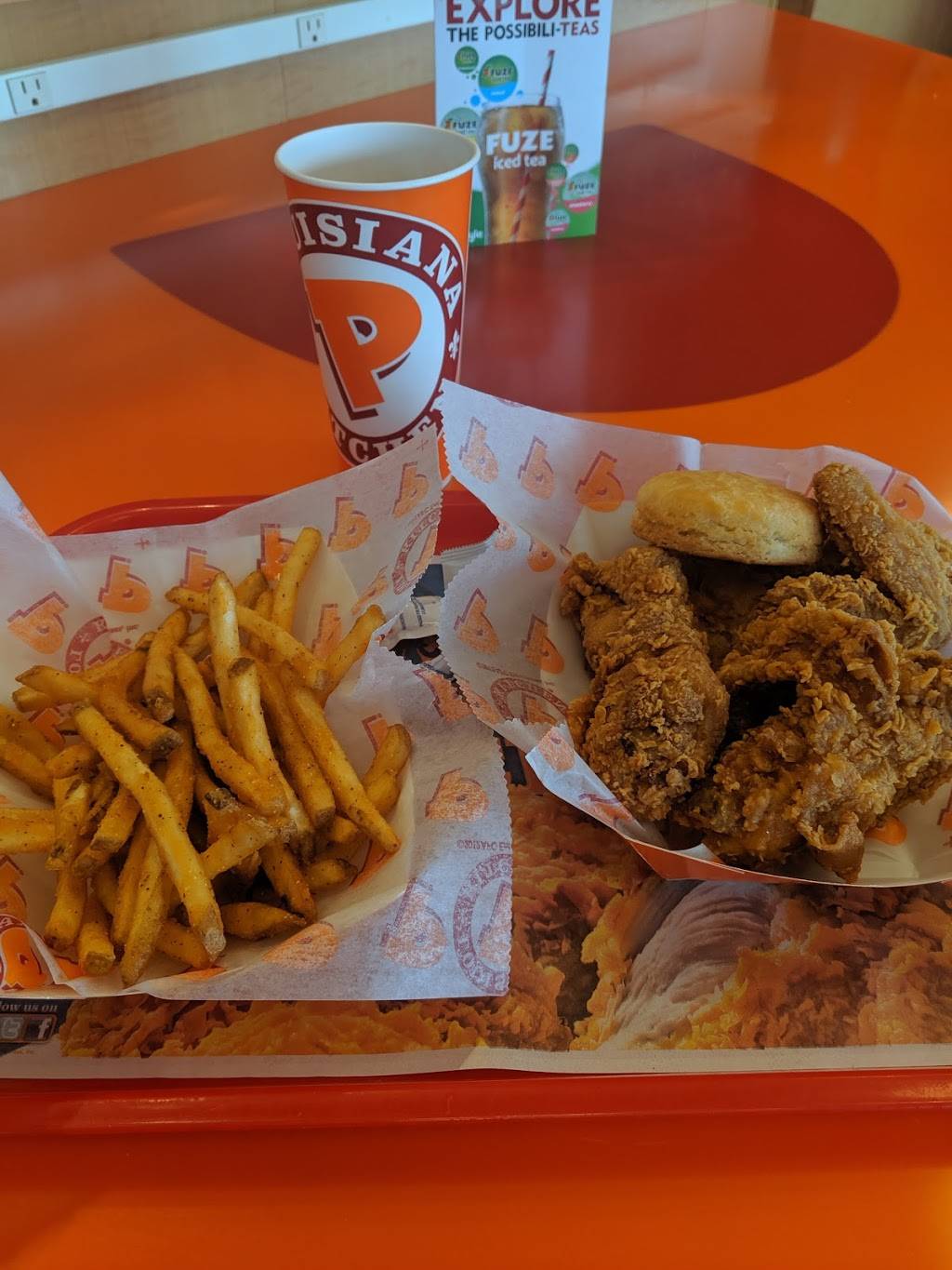 Popeyes Louisiana Kitchen | restaurant | 1379 Towne Square Blvd NW, Roanoke, VA 24012, USA | 5402650100 OR +1 540-265-0100