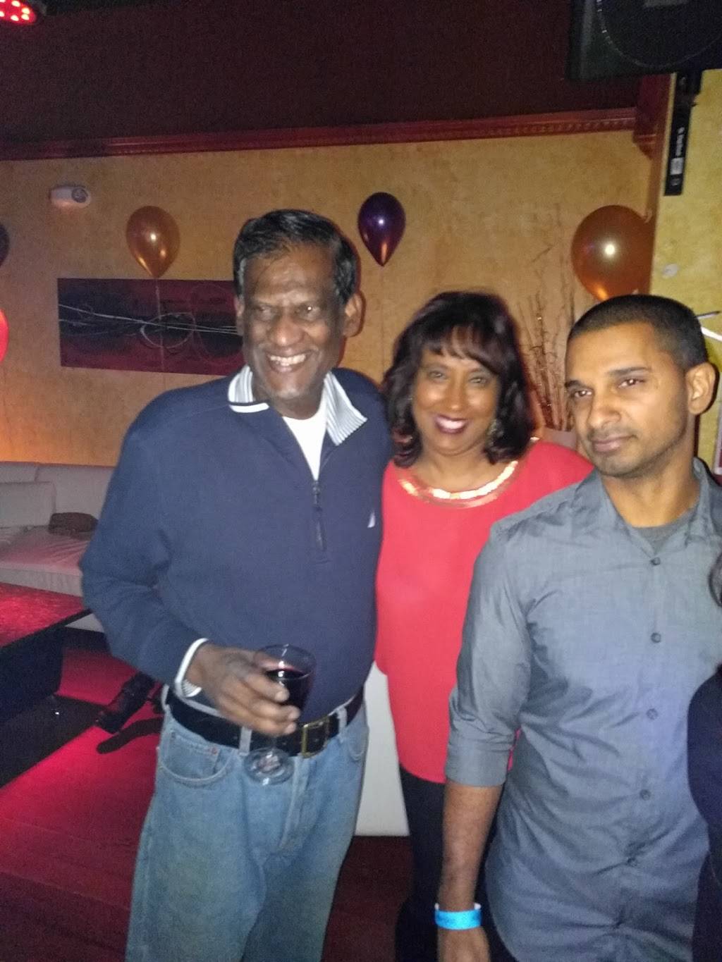 Mingles | restaurant | 13018 101st Ave, Jamaica, NY 11419, USA | 7188056507 OR +1 718-805-6507