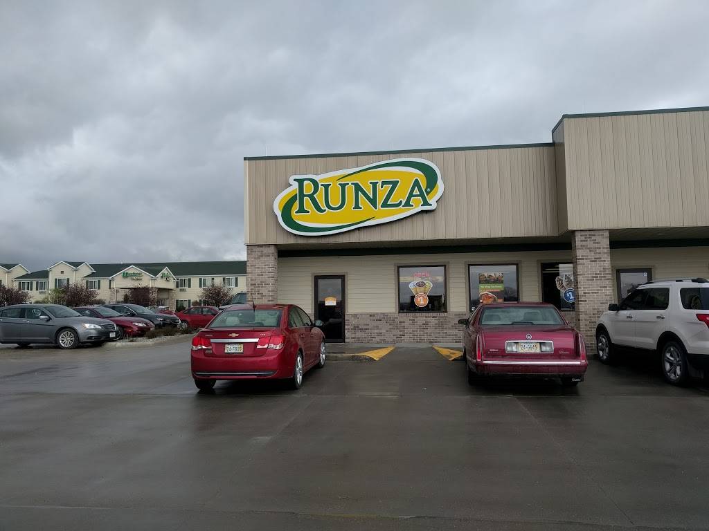 Runza Restaurant | restaurant | 201 Plaza Drive, West Point, NE 68788, USA | 4023723300 OR +1 402-372-3300