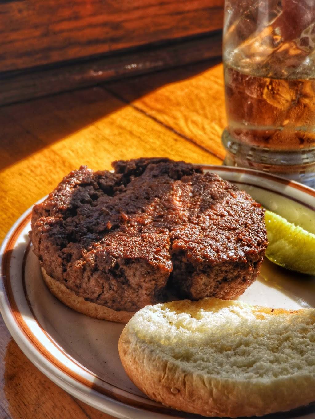 Tabys Burger House | restaurant | 28 Audrey Ave, Oyster Bay, NY 11771, USA | 5166247781 OR +1 516-624-7781