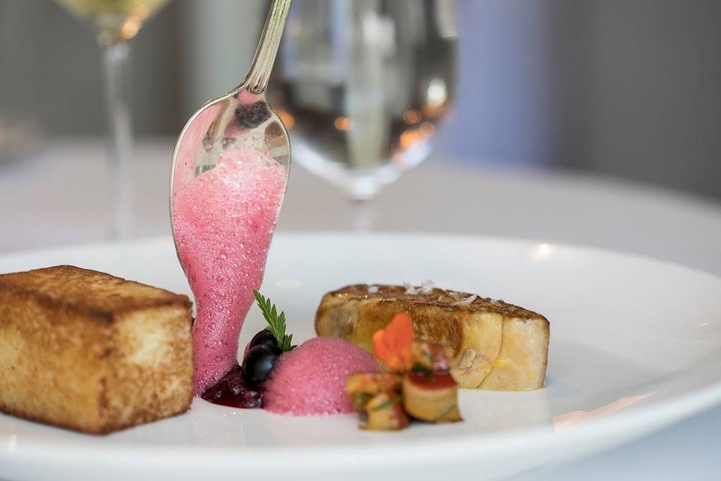 Restaurant Le Hatley | restaurant | 575 Rue Hovey, North Hatley, QC J0B 2C0, Canada | 8198422421 OR +1 819-842-2421