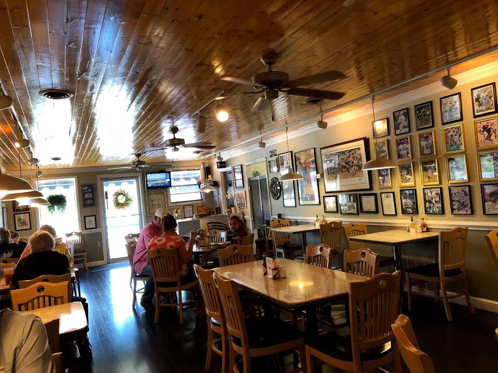 B Bs Po-Boy & Seafood | restaurant | 1300 Bienville Blvd, Ocean Springs, MS 39564, USA | 2288752702 OR +1 228-875-2702