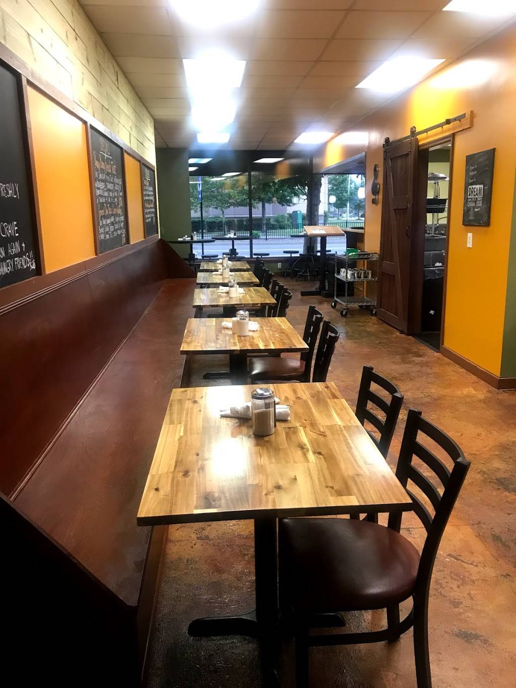 757 Crave | restaurant | 142 W York St, Norfolk, VA 23510, USA | 7572268999 OR +1 757-226-8999