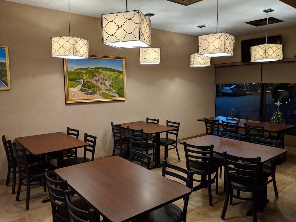 Vittorios Slice Of Italy | restaurant | 3115 Forest Glade Dr, Windsor, ON N8R 1W6, Canada | 5199799554 OR +1 519-979-9554