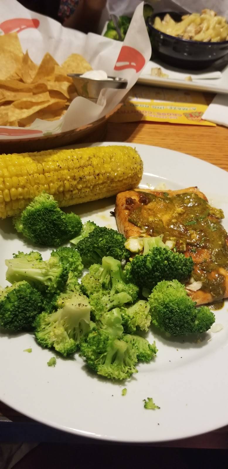 Chilis Grill & Bar | meal takeaway | 34710 N North Valley Pkwy, Phoenix, AZ 85086, USA | 6235804100 OR +1 623-580-4100