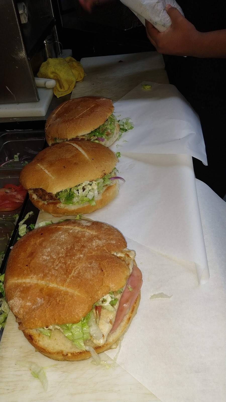 El Capricho TORTAS | restaurant | Av. Fco J. Mina 1123, Mariano Matamoros, 22206 Tijuana, B.C., Mexico | 016642166042 OR +52 664 216 6042