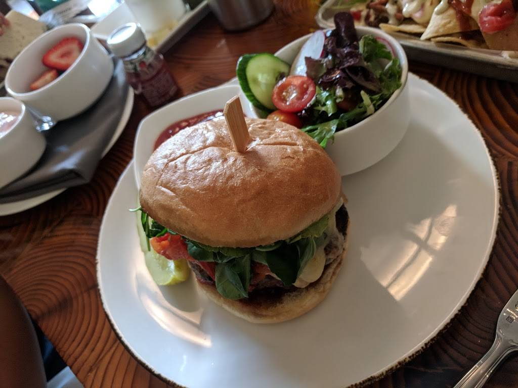 Hourglass | restaurant | 7412 Mountain Rd, Stowe, VT 05672, USA | 8022533560 OR +1 802-253-3560