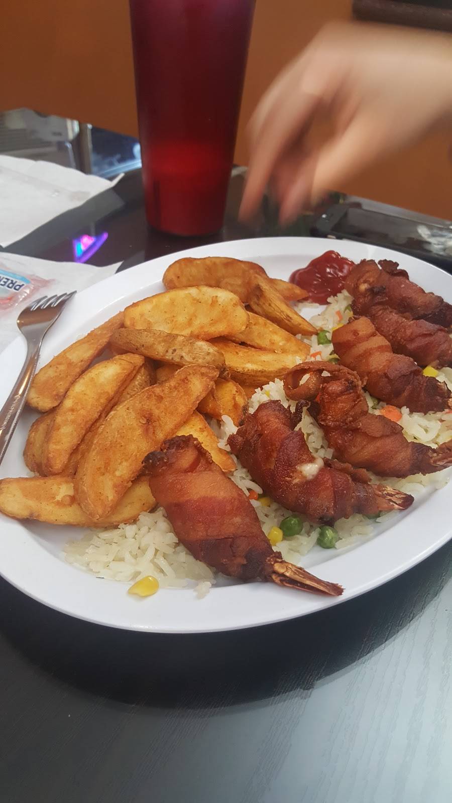 Mariscos El Chavalon | restaurant | 5516 Atlantic Blvd, Maywood, CA 90270, USA | 3235372435 OR +1 323-537-2435