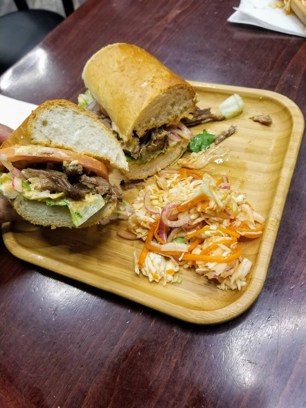 Burgers+Q | restaurant | 4726 New Utrecht Ave, Brooklyn, NY 11219, USA | 7185522084 OR +1 718-552-2084