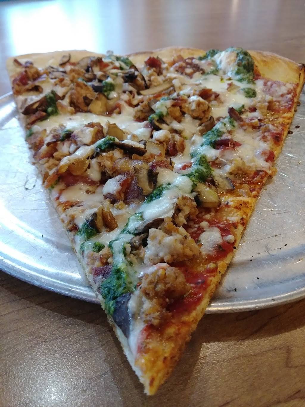 Classic Slice | restaurant | 2797 S Kinnickinnic Ave, Milwaukee, WI 53207, USA | 4142382406 OR +1 414-238-2406