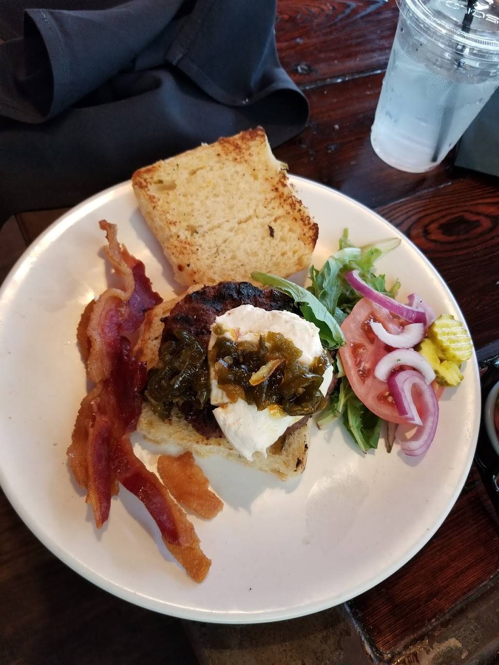 Downtown Social | restaurant | 386 W San Antonio St, New Braunfels, TX 78130, USA | 8302146650 OR +1 830-214-6650