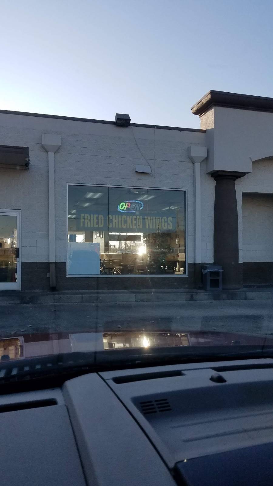 Wings R King | restaurant | 4317, 3833 E Lake Blvd, Birmingham, AL 35217, USA | 2058410303 OR +1 205-841-0303