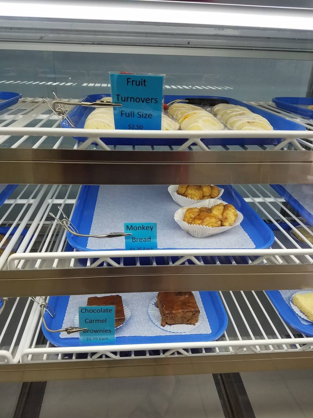 Vics Pastries | restaurant | 1545 E Battlefield Rd, Springfield, MO 65807, USA | 4178898427 OR +1 417-889-8427