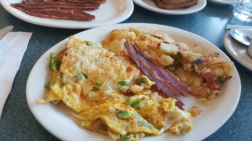 Bedford Cafe | meal takeaway | 1 Bedford Park Blvd, Bronx, NY 10468, USA | 7183653446 OR +1 718-365-3446