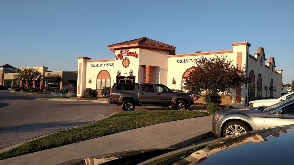 La Fuente Mexican Restaurant | restaurant | 1255 NE Douglas St, Lees Summit, MO 64086, USA | 8165244666 OR +1 816-524-4666