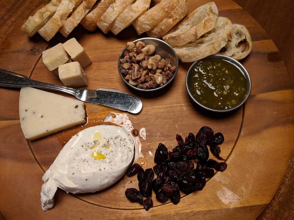 Surf Club | restaurant | 337 Thames St, Newport, RI 02840, USA | 4016195701 OR +1 401-619-5701