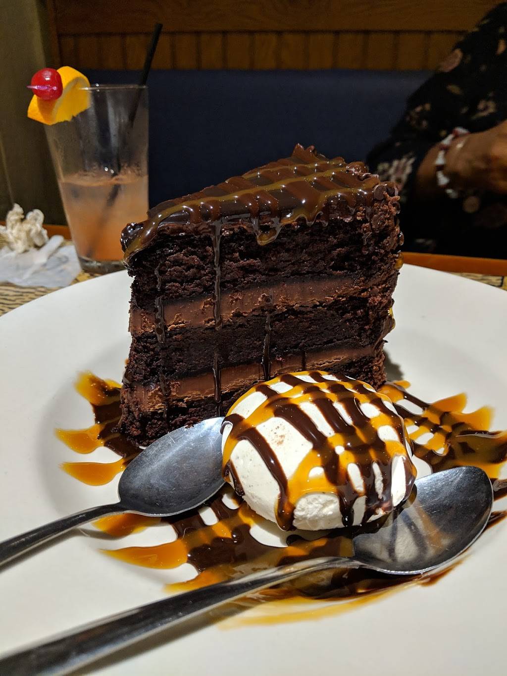 Shells Seafood Restaurant Brandon | restaurant | 115 E Brandon Blvd, Brandon, FL 33511, USA | 8136894691 OR +1 813-689-4691