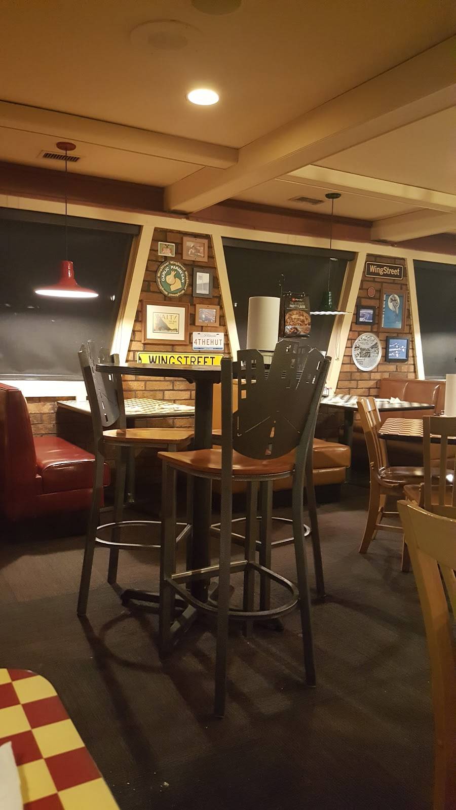 Pizza Hut | restaurant | 2429 Sycamore Dr, Morris, IL 60450, USA | 8159429111 OR +1 815-942-9111