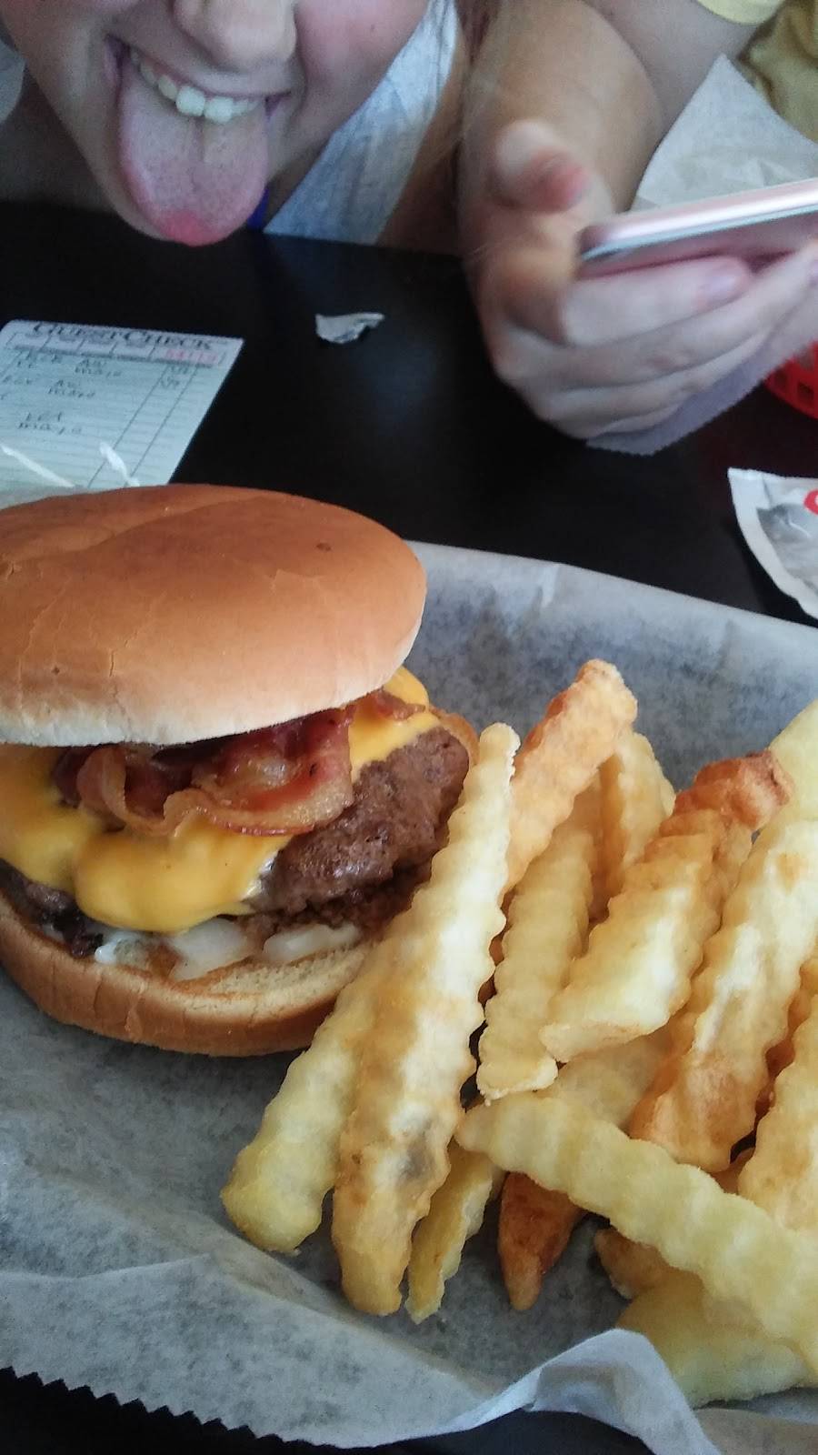 Classic Diner | restaurant | 301 N Main St, Tarboro, NC 27886, USA | 2528233303 OR +1 252-823-3303