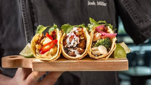 Rustic Social House | restaurant | 2083 Lake Shore Blvd W, Toronto, ON M6S 1A1, Canada | 4162515100 OR +1 416-251-5100