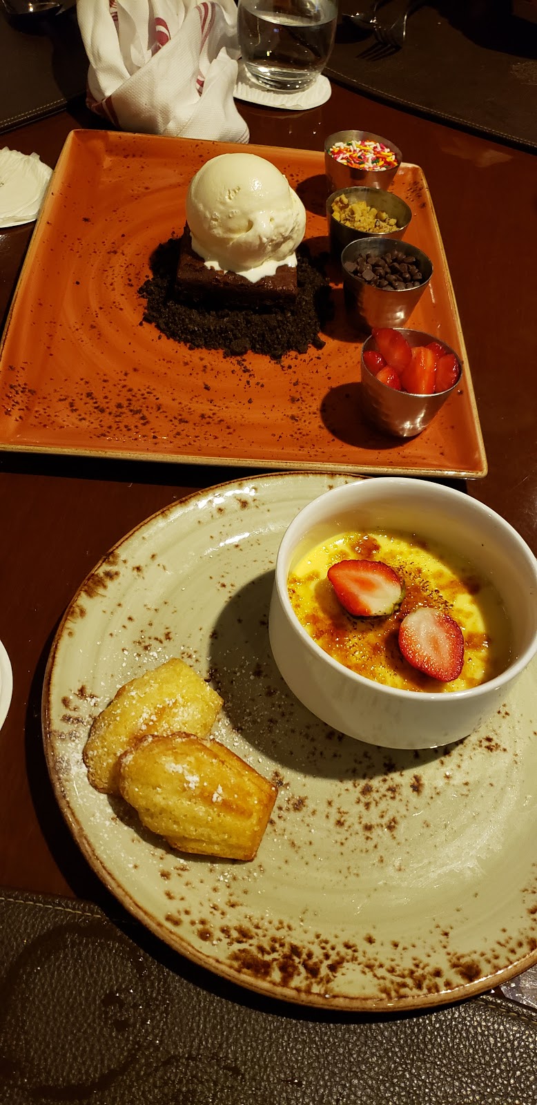 Champions Bar & Grill | restaurant | 4400 NW 87th Ave, Doral, FL 33178, USA | 3055916483 OR +1 305-591-6483