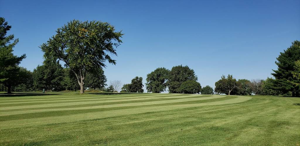 Greenview Golf Club featuring The Turn Restaurant and Sports Lou | restaurant | 2801 Putter Ln, Centralia, IL 62801, USA | 6185320050 OR +1 618-532-0050