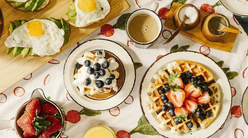 Eli’s Restaurant | restaurant | 177 Queen St, Chatham, ON N7M 2G9, Canada | 5193510888 OR +1 519-351-0888