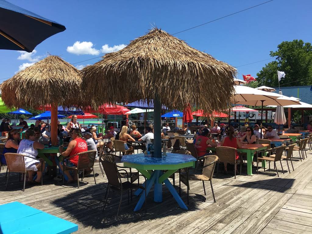 Fat Daddys Tiki Hut | restaurant | 119 Driftwood Shores Ln, Dover, TN 37058, USA | 9312322243 OR +1 931-232-2243