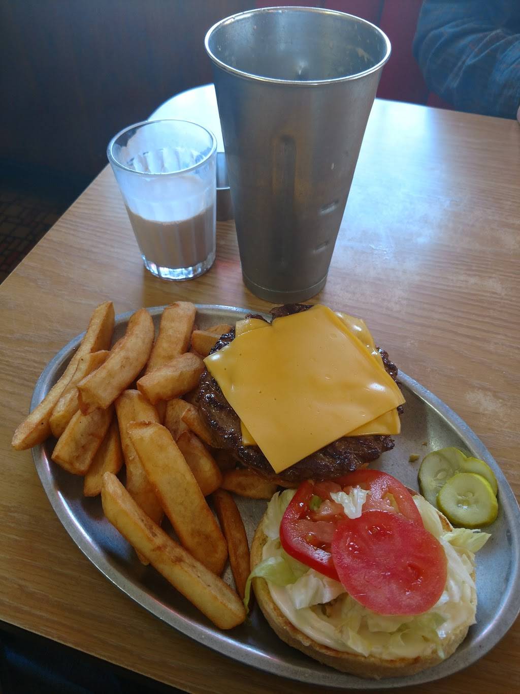 Choo Choo Grill | restaurant | 1209 Plainfield Ave NE, Grand Rapids, MI 49505, USA | 6167748652 OR +1 616-774-8652