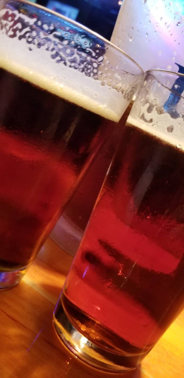 RJs Bar & Grille | restaurant | 5025 E Fowler Ave, Tampa, FL 33617, USA | 8134435380 OR +1 813-443-5380