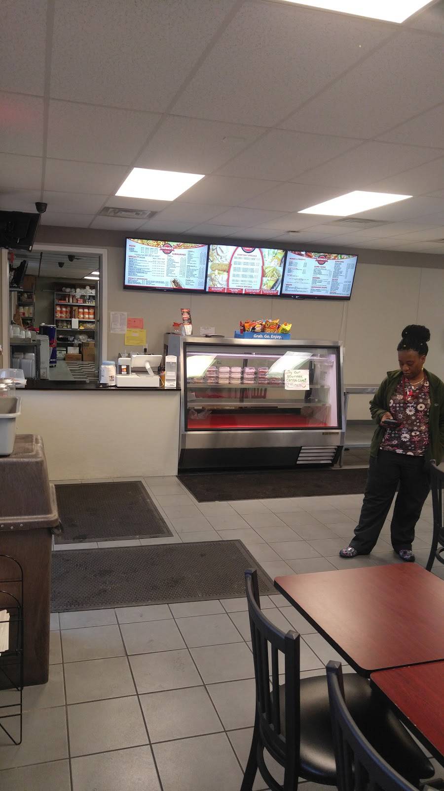 Maybacks Pizzeria | restaurant | 3035 Genesee St #7, Buffalo, NY 14225, USA | 7168933383 OR +1 716-893-3383