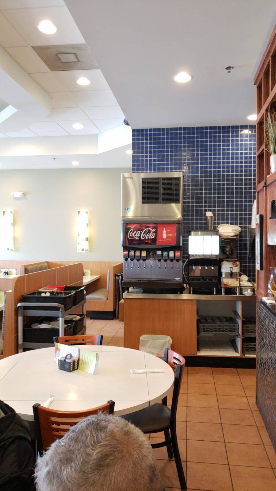 The Village Grill | restaurant | 1243 N Commerce Rd, Commerce Charter Twp, MI 48382, USA | 2483663290 OR +1 248-366-3290