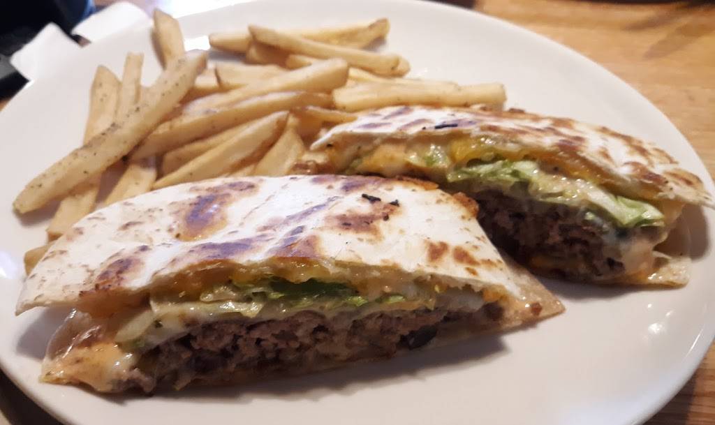 Applebees Grill + Bar | restaurant | 98 Shaw Ave, Clovis, CA 93612, USA | 5593229890 OR +1 559-322-9890