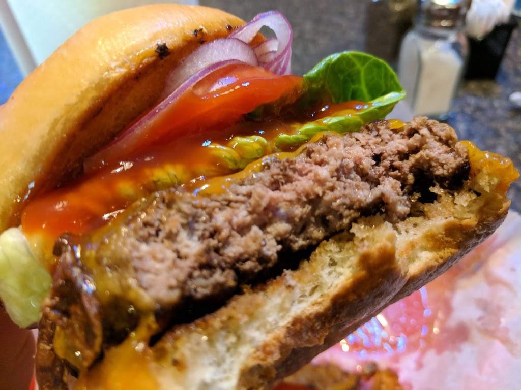 Shuttles Restaurant | restaurant | 6100 N Courtenay Pkwy, Merritt Island, FL 32953, USA | 3217358260 OR +1 321-735-8260