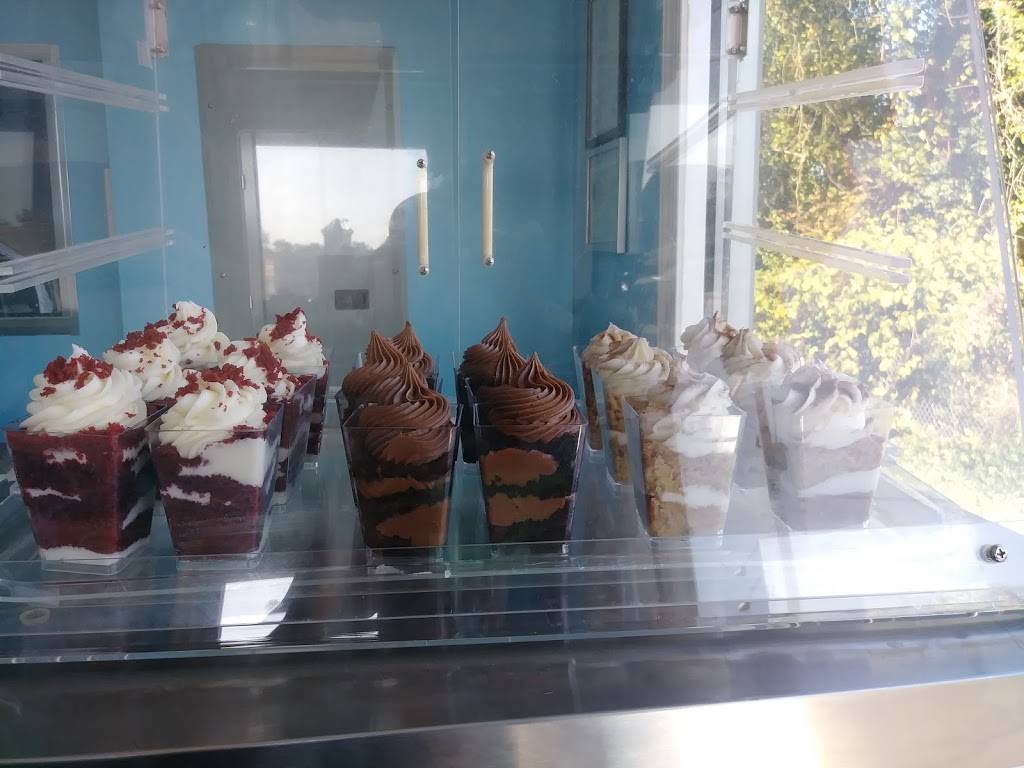 Ron’s Fish House | restaurant | 6112 Marlboro Pike, District Heights, MD 20747, USA | 3015163474 OR +1 301-516-3474