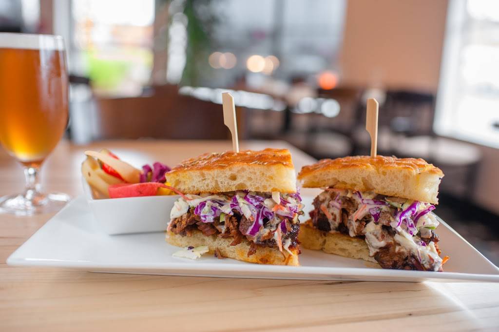 Woodlake Tavern | restaurant | 1431 Del Paso Blvd, Sacramento, CA 95815, USA | 9165140405 OR +1 916-514-0405