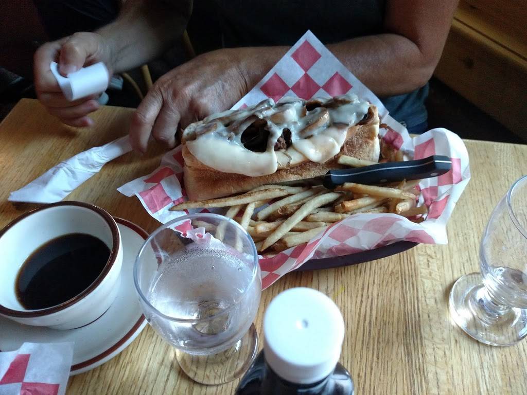 Lumpys Bar & Grill | restaurant | US-45, Eagle River, WI 54521, USA | 7154791515 OR +1 715-479-1515