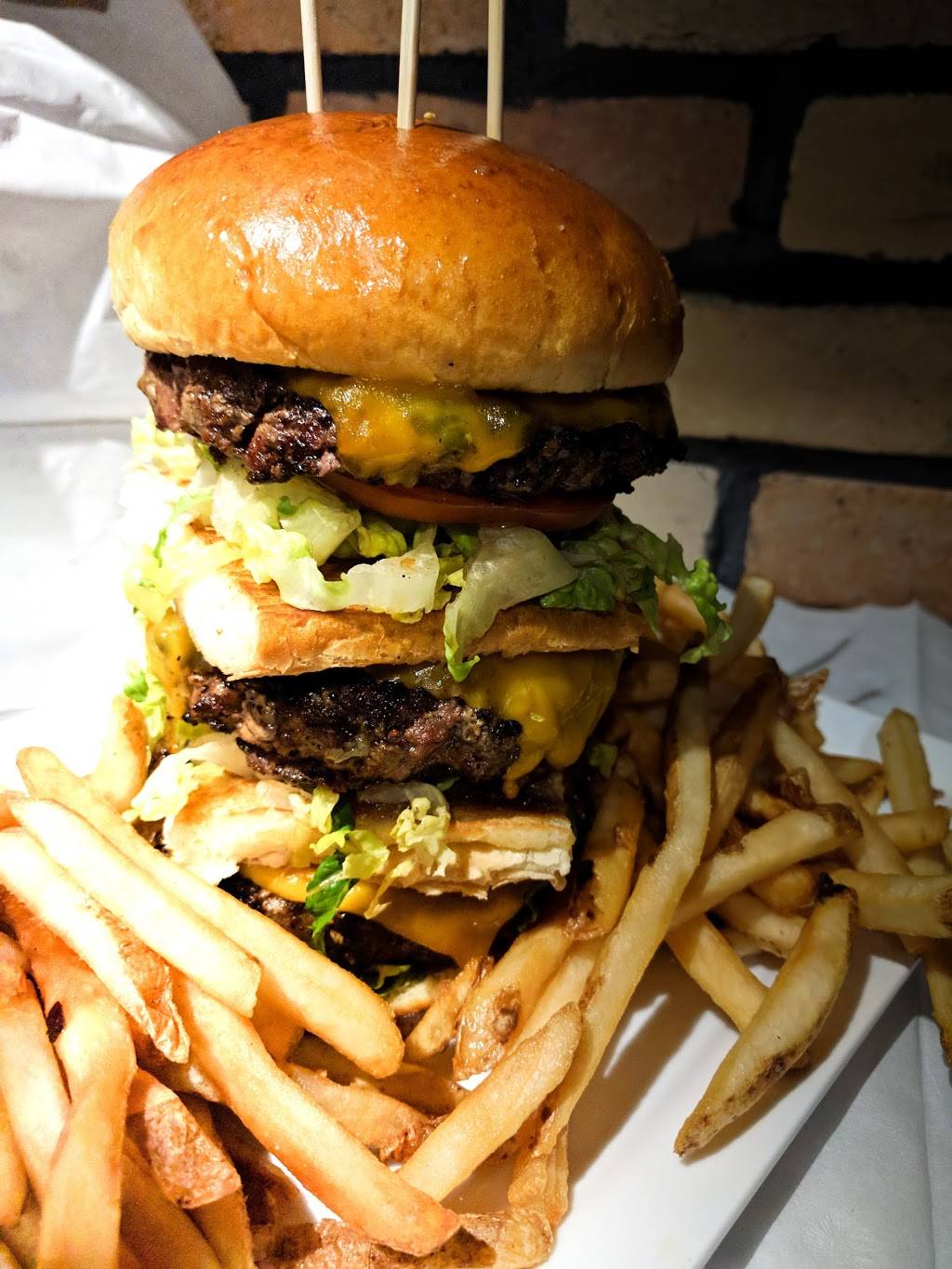 Tap House Grill | restaurant | 7600 S Barrington Rd, Hanover Park, IL 60133, USA | 6309229901 OR +1 630-922-9901