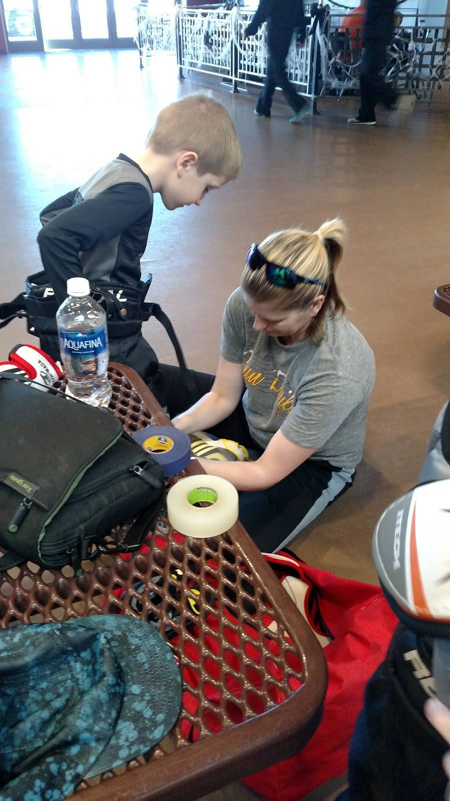 AZ Ice Peoria | restaurant | 15829 N 83rd Ave, Peoria, AZ 85382, USA | 6233341200 OR +1 623-334-1200