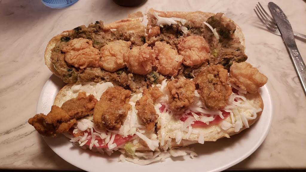 B Bs Po-Boy & Seafood | restaurant | 1300 Bienville Blvd, Ocean Springs, MS 39564, USA | 2288752702 OR +1 228-875-2702