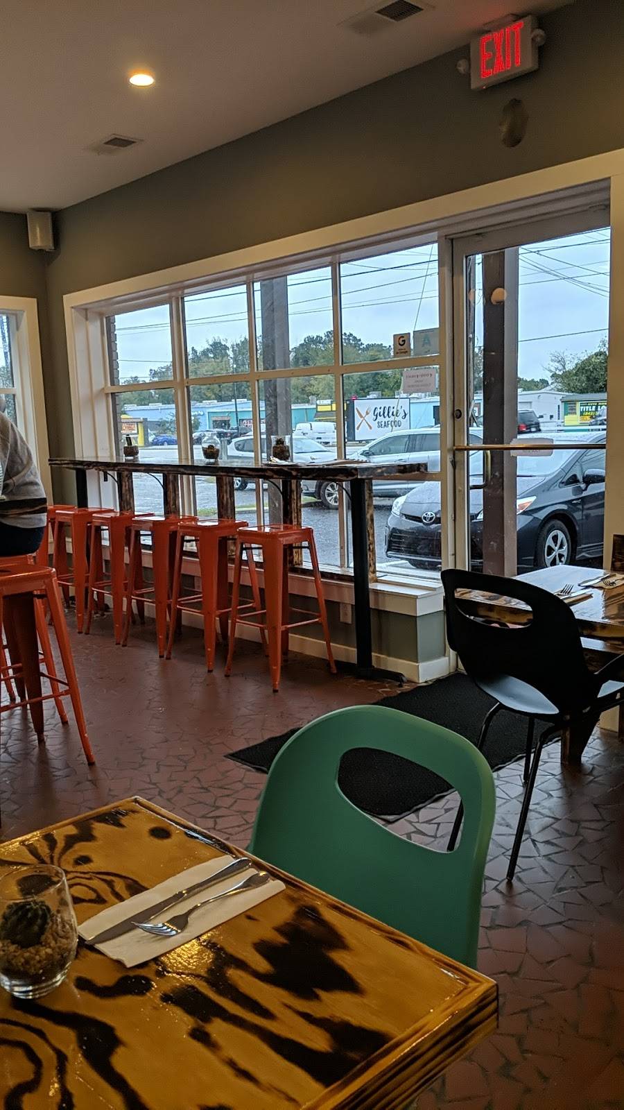 Food Fight | restaurant | 807 Folly Rd, Charleston, SC 29412, USA | 8436403624 OR +1 843-640-3624